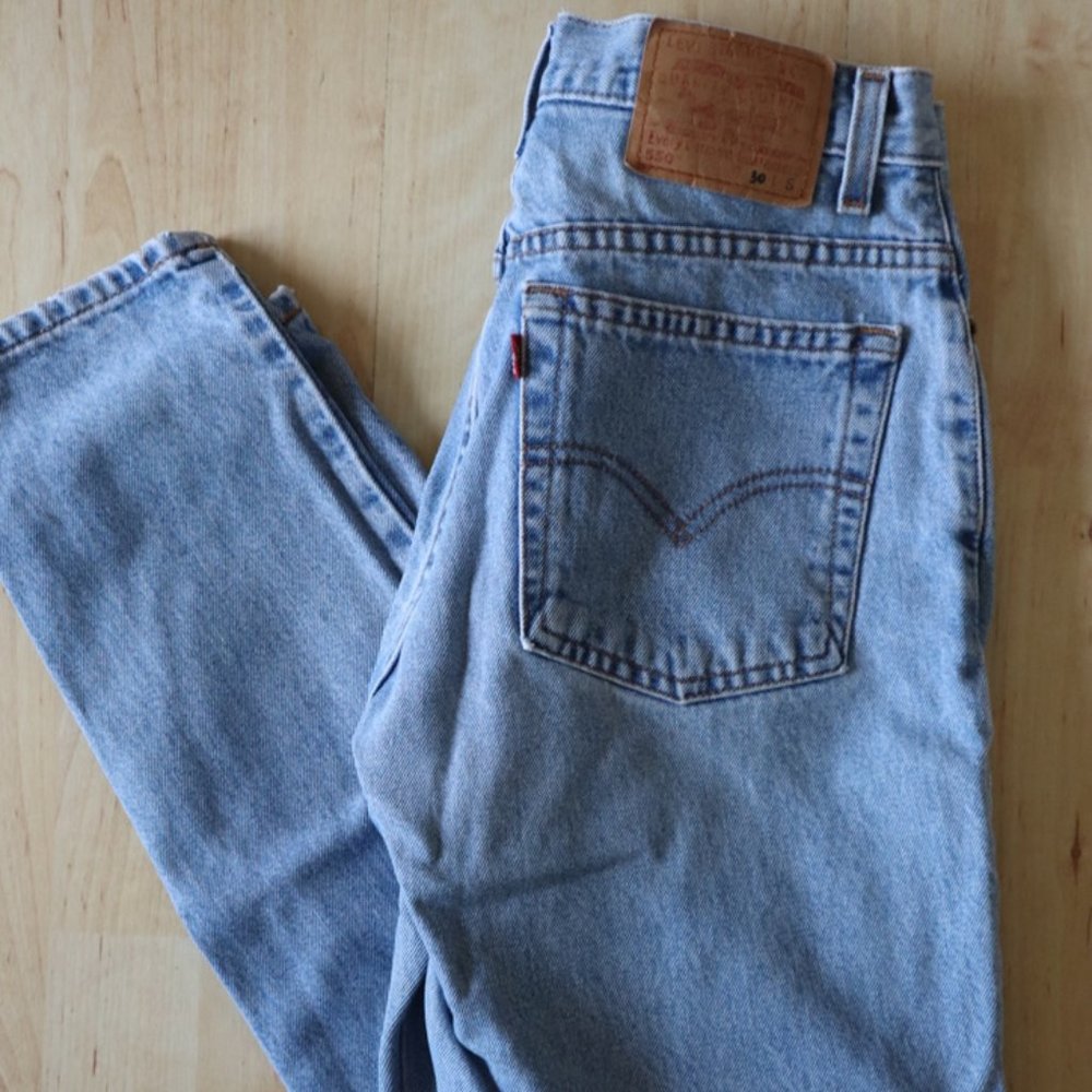 LEVI Mom Jeans